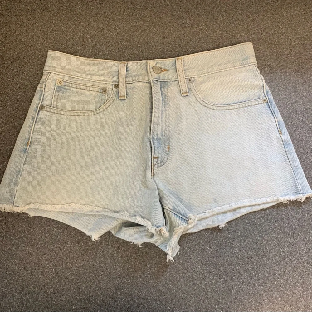 J. Crew relaxed fit denim jean shorts Size 27 minimalist basic vacation beach